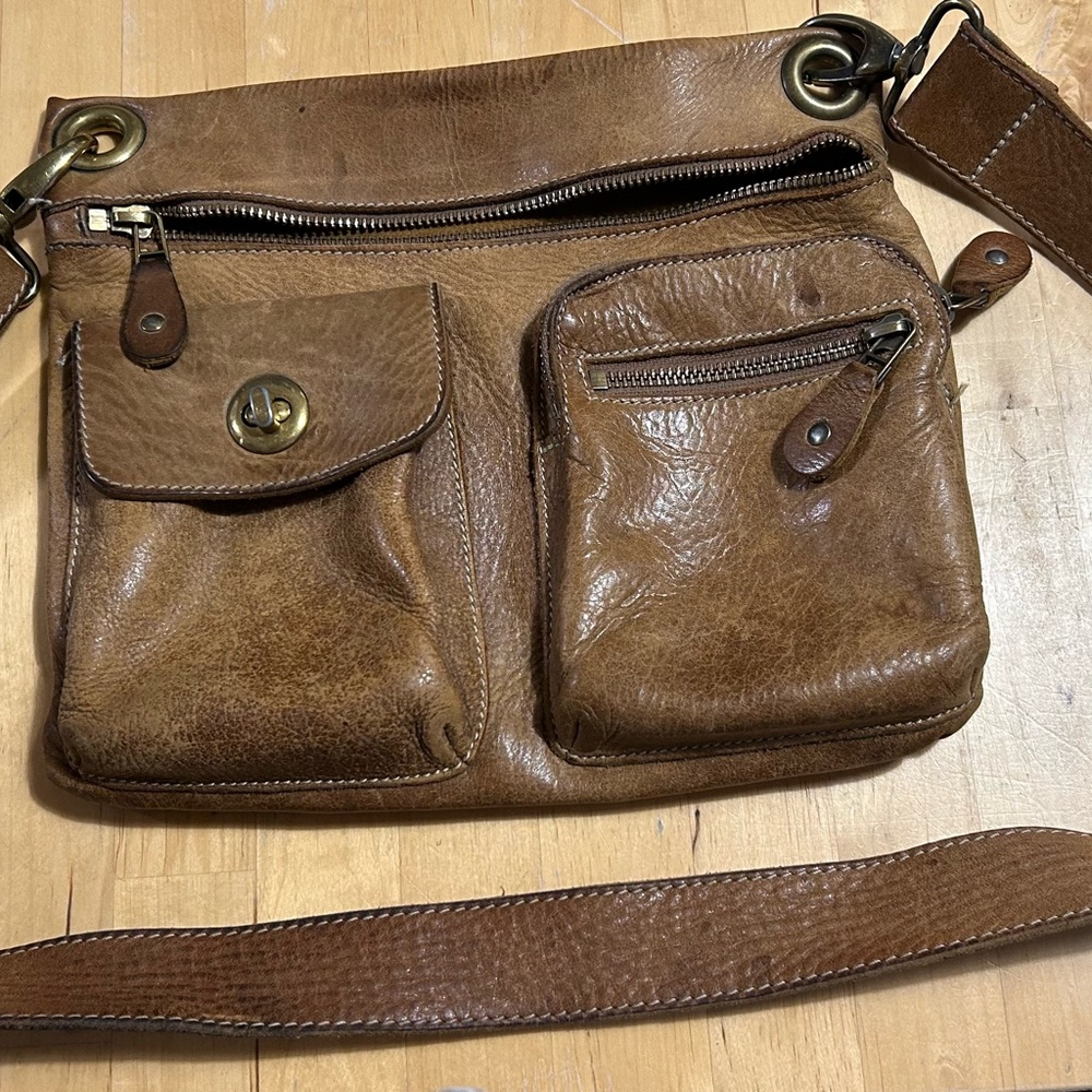 Roots Vintage. Well made Leather Crossbody Satchel Bag - caramel brown